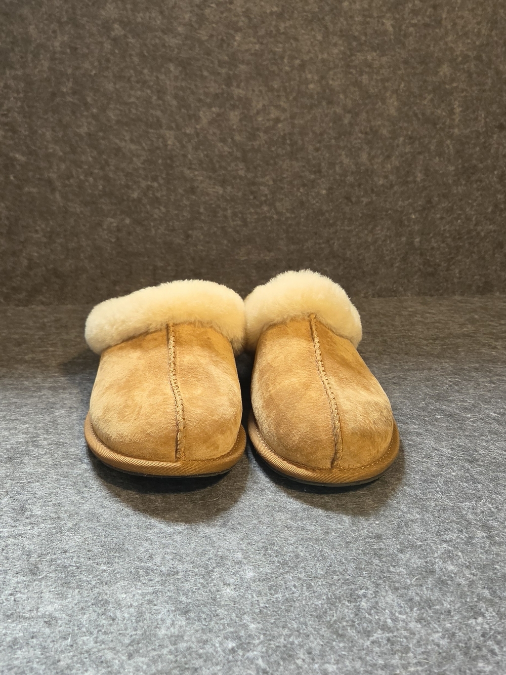 UGG Women's Moraene Chestnut Suede  Sheepskin Clog Slippers 7 - Picture 4 of 11